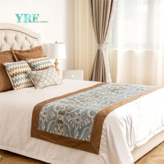 Подушка на обкладинці Bed Runner