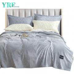 М'яка плюшева червоно-біла постільна ковдра