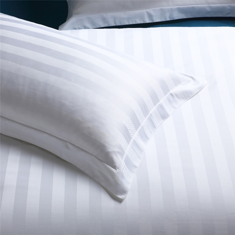 Як видалити плями крові на білих простирадлах?