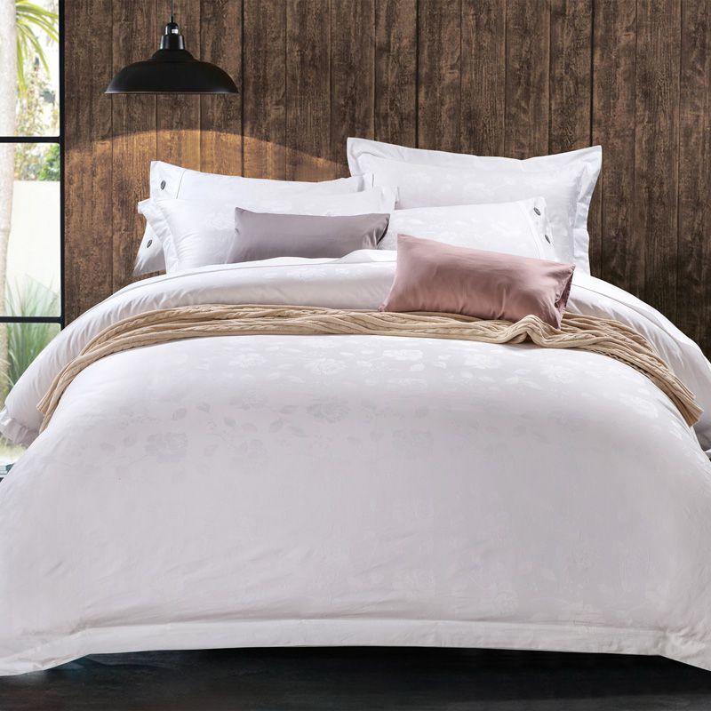 Як почистити білі простирадла в готелі?